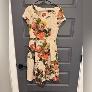 Adrianna Papell Cream Embroiders Floral Midi Dress with Textured Details Size 2